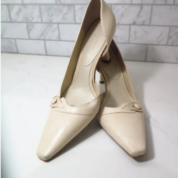 Amazing Vintage Nude Heels - Picture 2 of 15